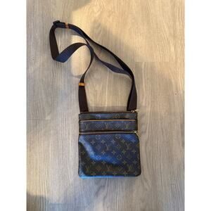 Louis Vuitton Monogram Pochette Valmy